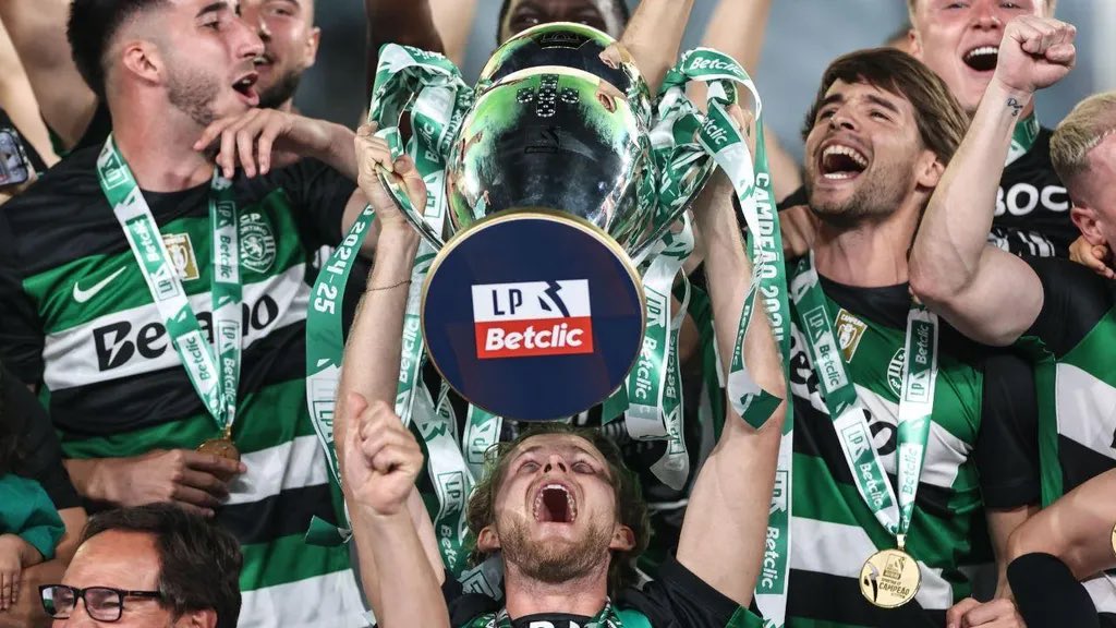 barbara1906_'s tweet photo. pov: estás em 2013 a acabar o campeonato em 7° lugar e alguém vem do futuro com estas imagens https://t.co/TPHI6jCMzJ