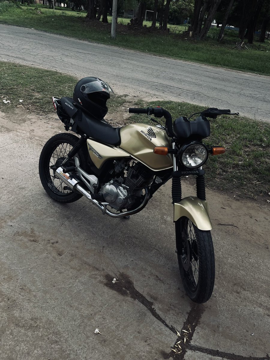 exxeee_2's tweet photo. nunca pensé q me dolería tanto deshacerme de esta maldita moto, como te extraño🫠 https://t.co/RQuJ4DlYdi