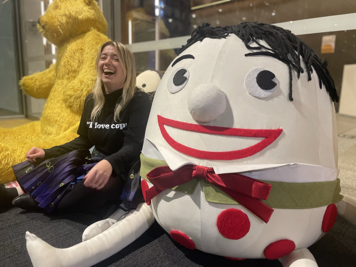 hannahmstory's tweet photo. I am so privileged to work at the ABC. Every day, I get to speak to artists about the work they make and the issues that impact them, and share those stories with an audience that loves art as much as I do. https://t.co/EMQbC5Y595