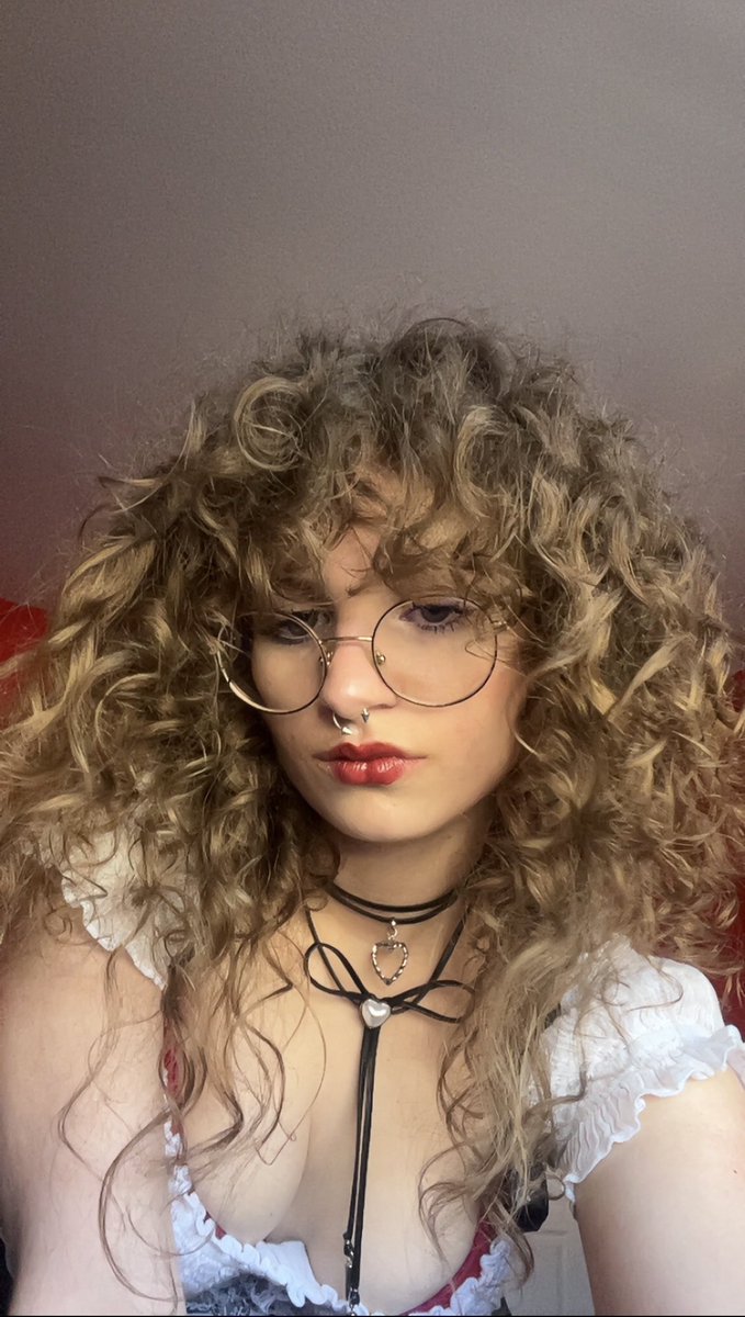 lesbianism (≧∇≦)★ #1 LESBYLER PREACHER 👩❤️💋👩 tweet media