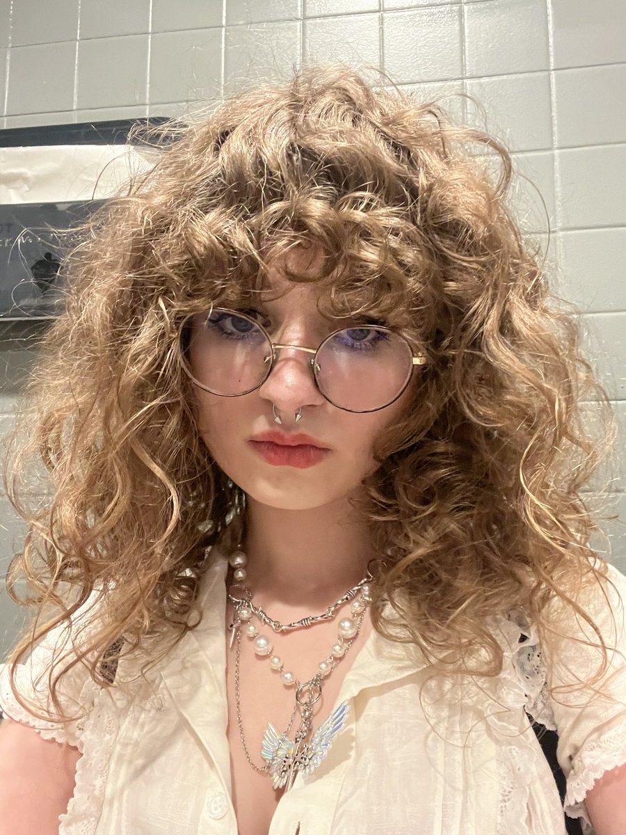 lesbianism (≧∇≦)★ #1 LESBYLER PREACHER 👩❤️💋👩 tweet media