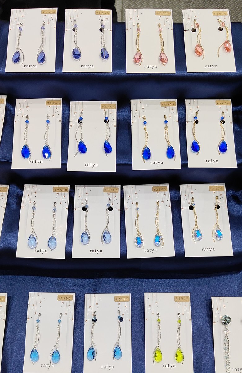 ratya0917's tweet photo. #artevarie135　始まりました！
西2ホール　ヒ15 #ratya
お待ちしております！
#ピアス　
#イヤリング
#ハンドメイドアクセサリー https://t.co/spZ5zjg3FT