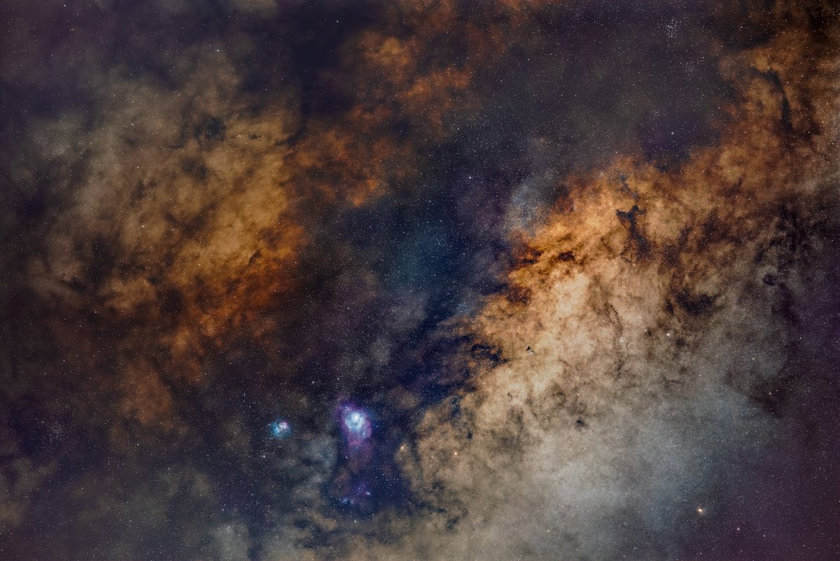 francomecon1's tweet photo. La Vía Láctea, un oasis de cien mi nillones de estrellas organizadas en una espiral er el espacio. Desde la Tierra, podemos observar 
 brazo tras brazo de esa espiral. Cuando la vemos en el cielo estamos literalmente siendo iluminados por la luz de cien mil millones de estrellas. https://t.co/sIekQjRzuX