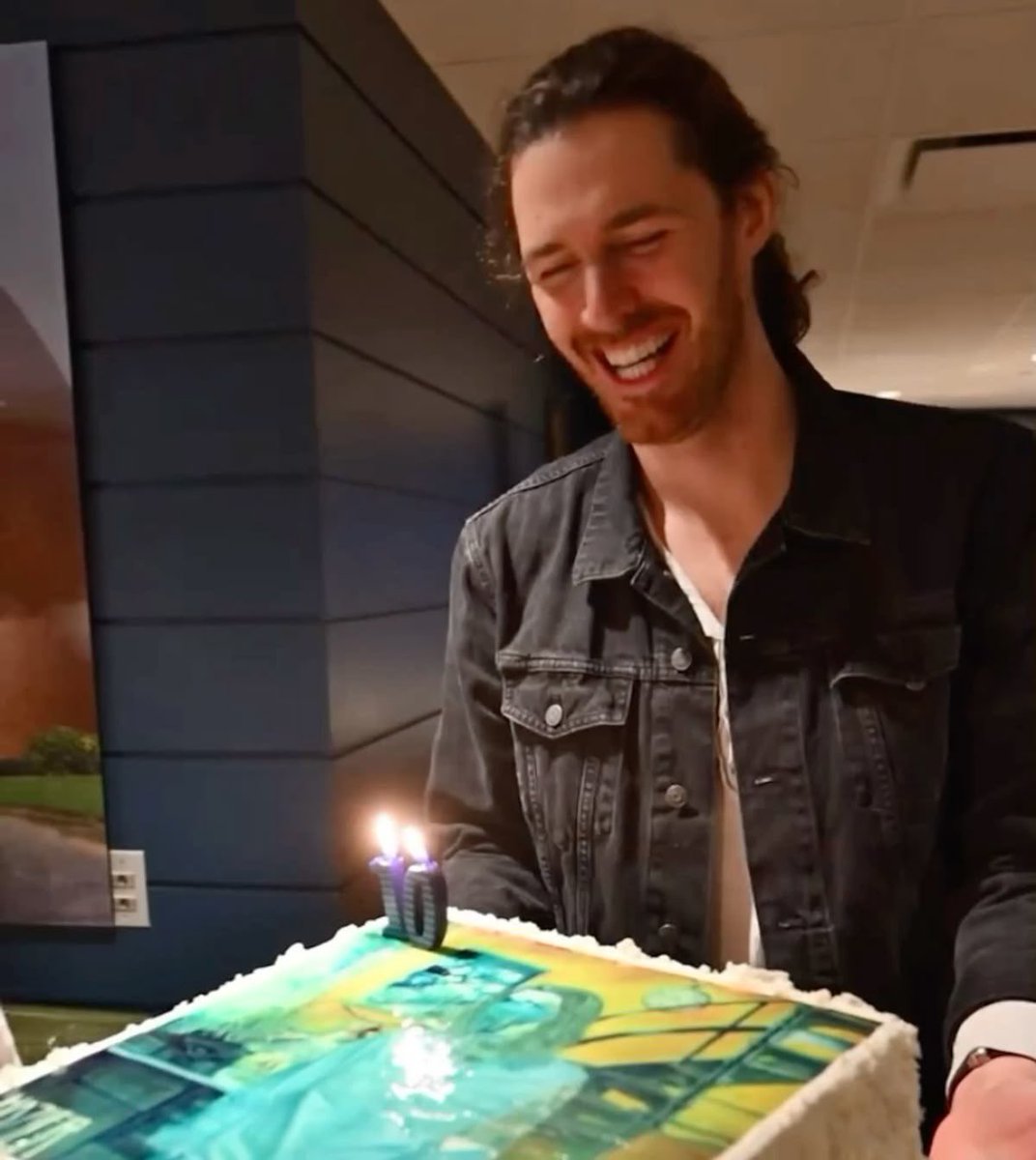 𝓂𝑒𝑔🌷 ⋆。°✩ ・゚🐝 | pat day! tweet media