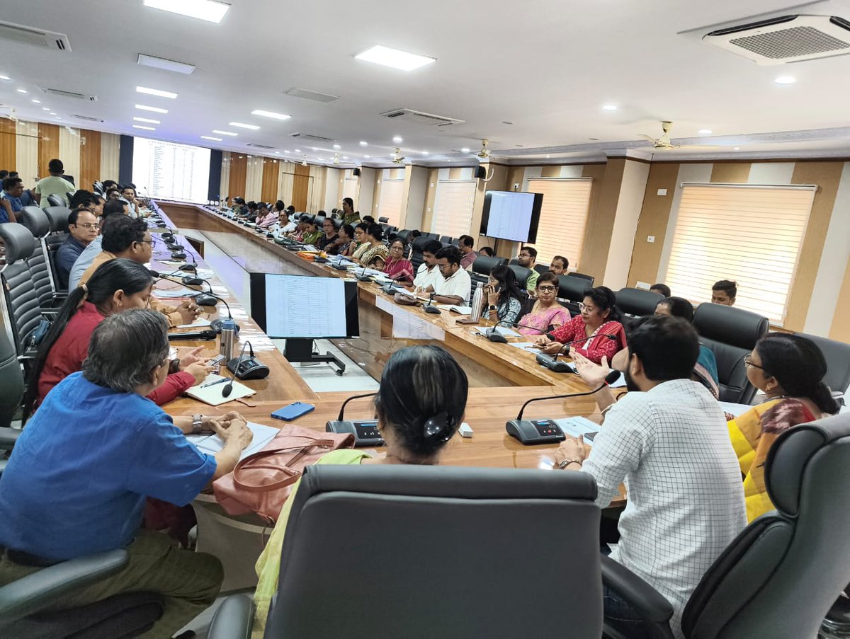 cdmorayagada's tweet photo. Joint Review Meeting of Health and ICDS under the Chairmanship of Collector &amp;DM,Rayagada Dt.19.03.2026.
@CMO_Odisha ,@DM_Rayagada ,@IPR_Odisha ,@SecyChief ,@HFWOdisha ,@nhmodisha https://t.co/5FfVHZR9sZ