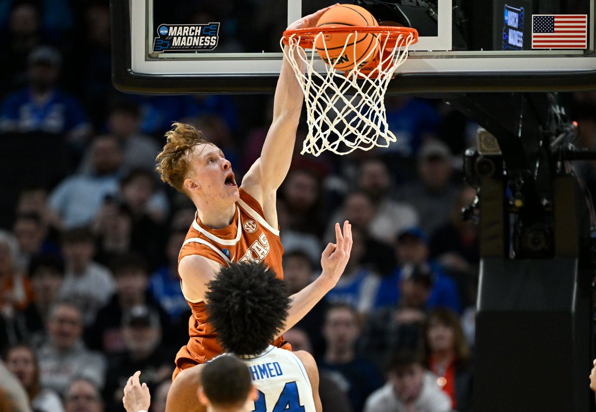 InsideTexas's tweet photo. LONGHORNS WIN!

Texas 79
BYU 71 https://t.co/Rz65zgWttc