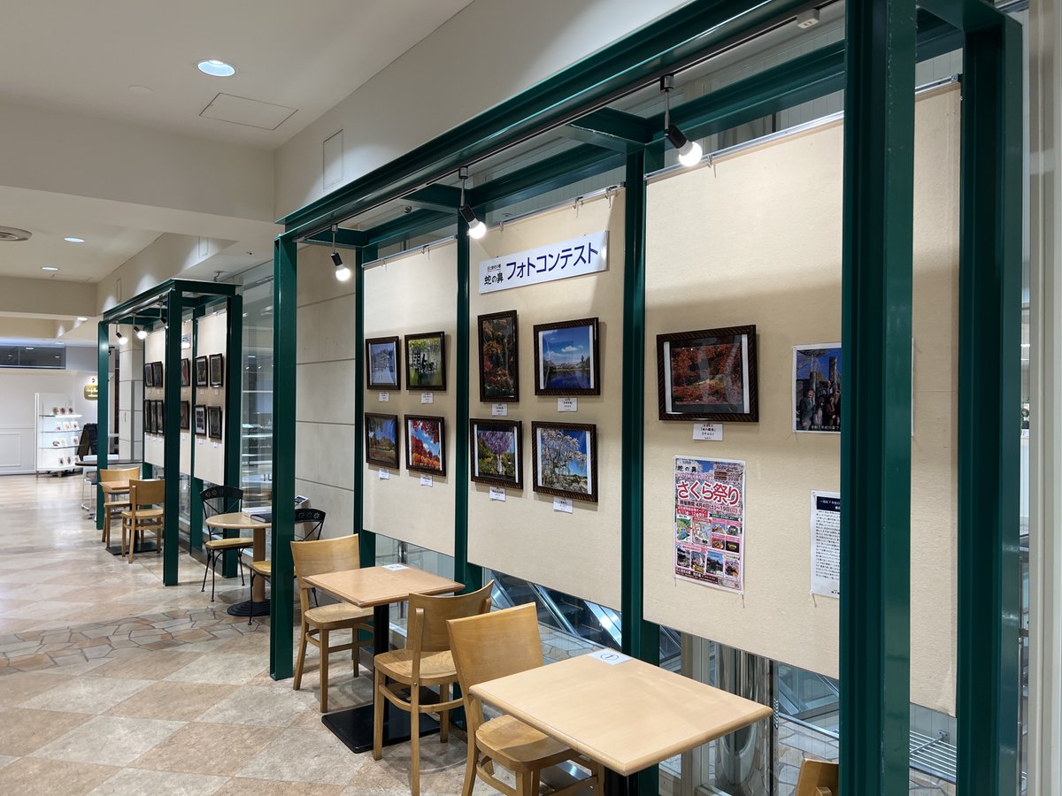 janohana3013's tweet photo. 【#うすい百貨店 １０階に展示してきました！】

下記期間で、郡山市のうすい百貨店１０階プロムナードにて、「#２０２５年蛇の鼻フォトコンテスト」の入選作品を展示しています📷
📅3/20(金)～3/30(月)

期間中は、なんと同じ１０階催事場で「全国うまいものまつり」も開催しているようです🍴🍴
全国うまいもの祭りの詳細は👉https://t.co/3ZoSr8LbXj

おいしいものを買った後はぜひ、四季折々の写真をゆっくりご堪能ください✨

さくら祭りのチラシも設置していますので、
こちらも要チェック✅

#お花見
#さくら祭り
#蛇の鼻
#本宮
#福島に行こう