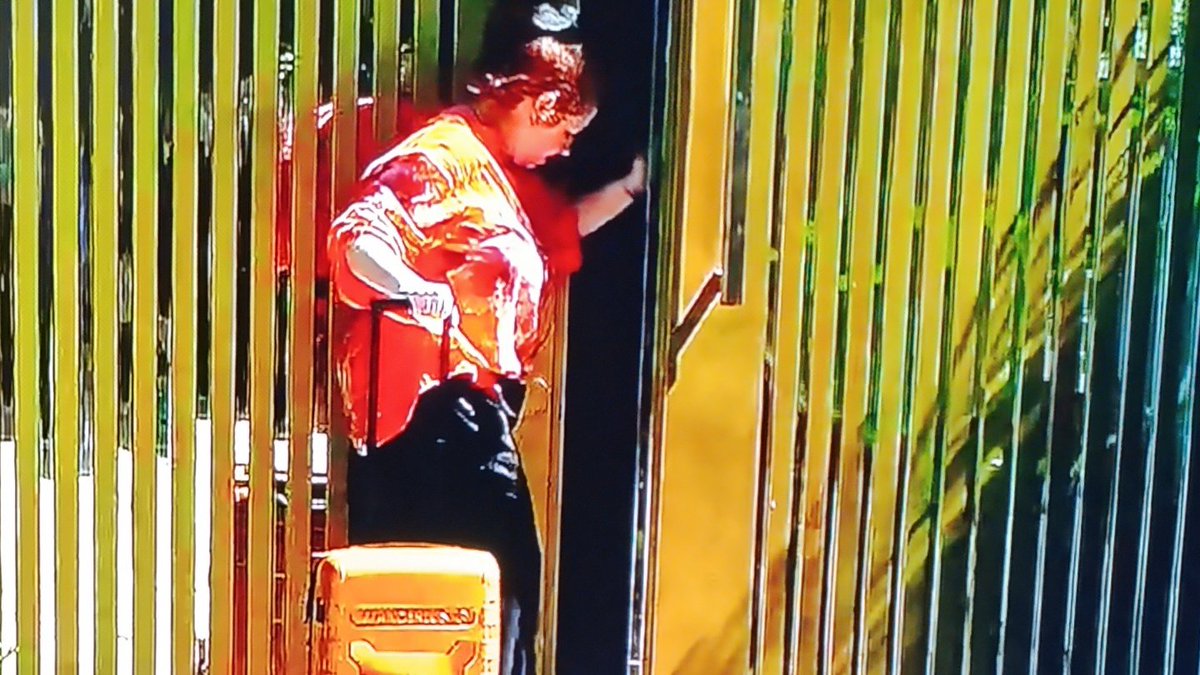 ghermanoar's tweet image. #Andrea abandonó la casa de #GranHermano (supuestamente por presión alta) ¿No encuentran otro motivo que hipertensión? Primero #Divina Gloria, ahora Andrea ¿La próxima #Zilli?