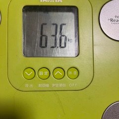 iguana_boxing's tweet photo. おはようございます。

今朝は63.6kg！（昨日比−0.6㎏）
昨日のカレー増量分がすっかり戻って一安心です。

食べて増えても、うまく整えれば大丈夫です。

さあ、今日はこれから名刺配り。
無理せず、自分のペースで動いてきます。
 
#55歳 #ダイエット #リバウンド #復活 https://t.co/tABINaqYWQ