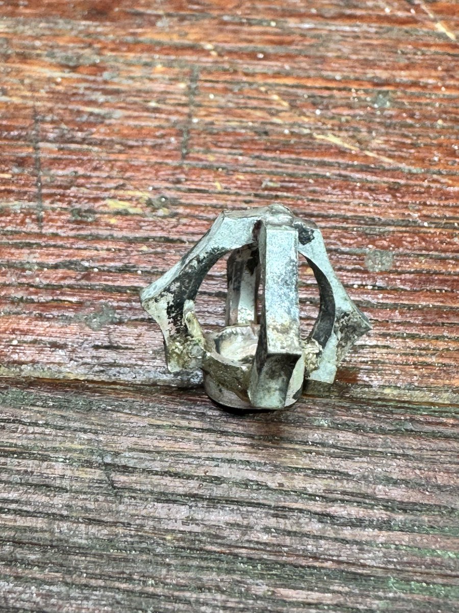 ARMSsilverworks's tweet image. おはようございます！
新作制作！
本日はバチカンの制作クルクル回るタイプのバチカンにする為試行錯誤しております😓
中には石が留まる予定！
#Arms
armssilver.com