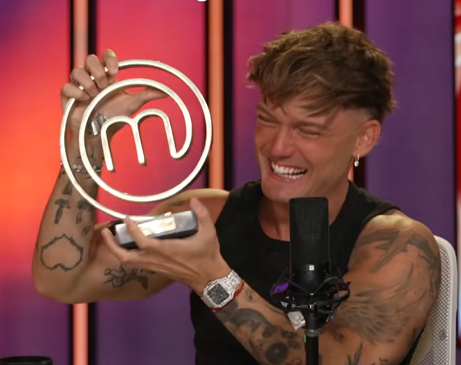 Tras más de 100 programas y luego de haber sobrevivido a 8 galas de eliminación en total, IAN LUCAS es el nuevo ganador de #MasterChefCelebrity, llevándose el trofeo de #MasterChefCelebrityArgentina, un kit de electrodomésticos de Fravega y 50 millones de pesos.