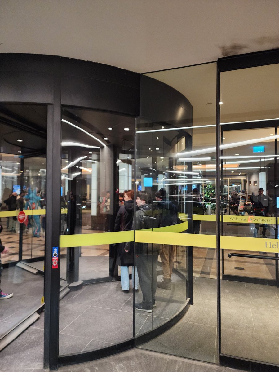 Zeekie 💜 tweet media