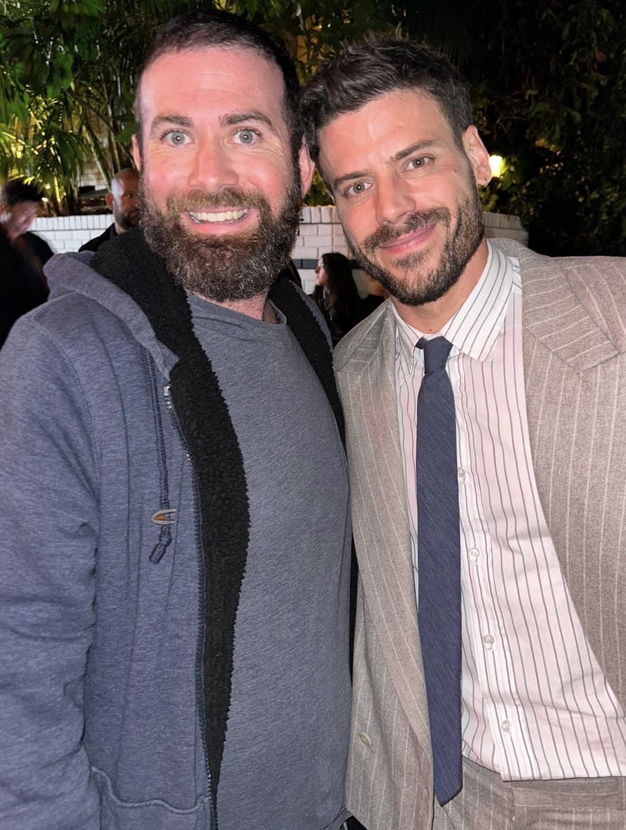 💛🖤 tweet media