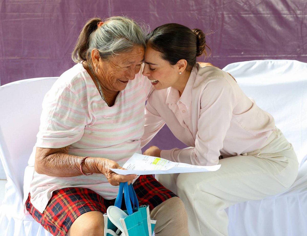 Atiende Ana Paty Peralta a la población por medio de la Jornada Pública, en el Dia del Pueblo, "Cancún Nos Une por la Transformación".
<a href="/anapatyp/">Ana Patricia Peralta</a> #Cancun