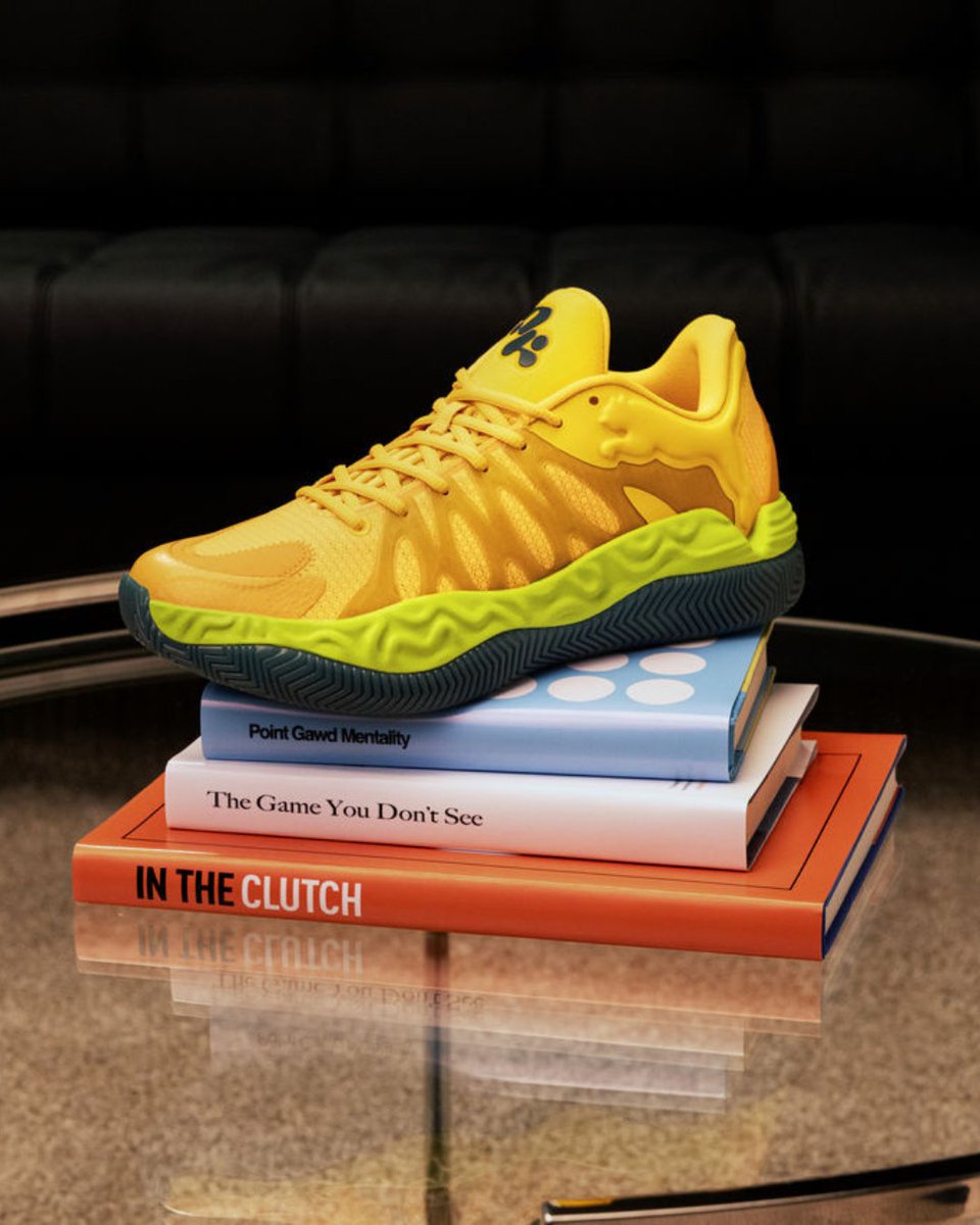 Foot Locker tweet media