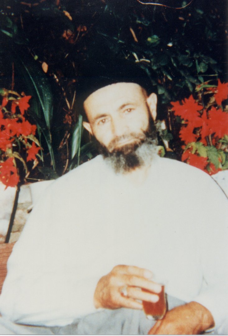 AbdurrahimRyhn's tweet photo. Cân bula cânânını
Bayrâm o bayrâm ola
Kul bula sultânını
Bayrâm o bayrâm ola

Hüzn ü keder def' ola
Dilde hicâb ref' ola
Cümle günâh af ola
Bayrâm o bayrâm ola

Mevlâ bizi afv ede
Gör ne güzel 'ıyd ola
Cürm ü hatâlar gide
Bayrâm o bayrâm ola. 

Ramazân Bayramınızı tebrik ederiz. https://t.co/0Ef3323274