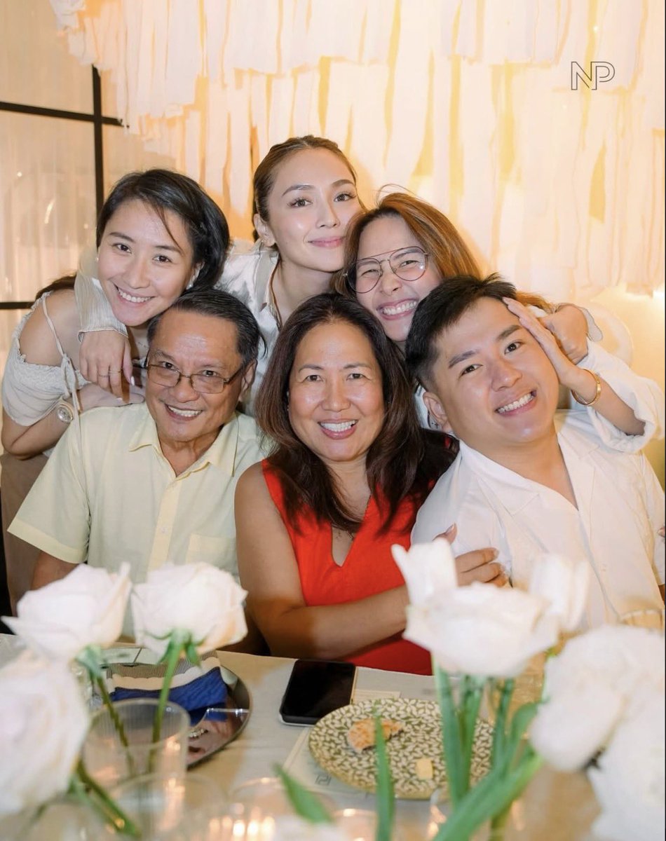 heyyyhappy_'s tweet photo. Tita Min and Tito Teddy, thank you for guiding and supporting your bunso in everything she does. Thank you also for taking care of her hard-earned money.

Bernardo family, you’re a big part of why she has everything she has today. Stay blessed, Bernardos! Enjoy life! 🥹🥰🤍 https://t.co/WMlkagkxCt