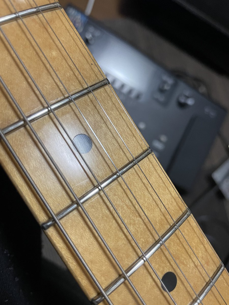 hi_gain_'s tweet photo. リフレットをしてもらいました。
20年ぶりの新しいフレット。

今日は鑪ら場です！
よろしくお願いします！
@166Seeker https://t.co/gaHjLbABdj