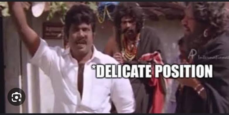 RazKoLu's tweet photo. தங்கம் வில குறையுதே ன்னு சந்தோஷ படுறதா இல்ல பாங்க்ல அடமானம் வச்ச கோல்ட்க்கு இன்னும் காச கட்ரான்னு பேங்க் காரன் போன் பண்ணுவான்னு நெனைச்சி வருத்த படுறதான்னு தெரியல #delicateposition https://t.co/ZuUfjNC9En