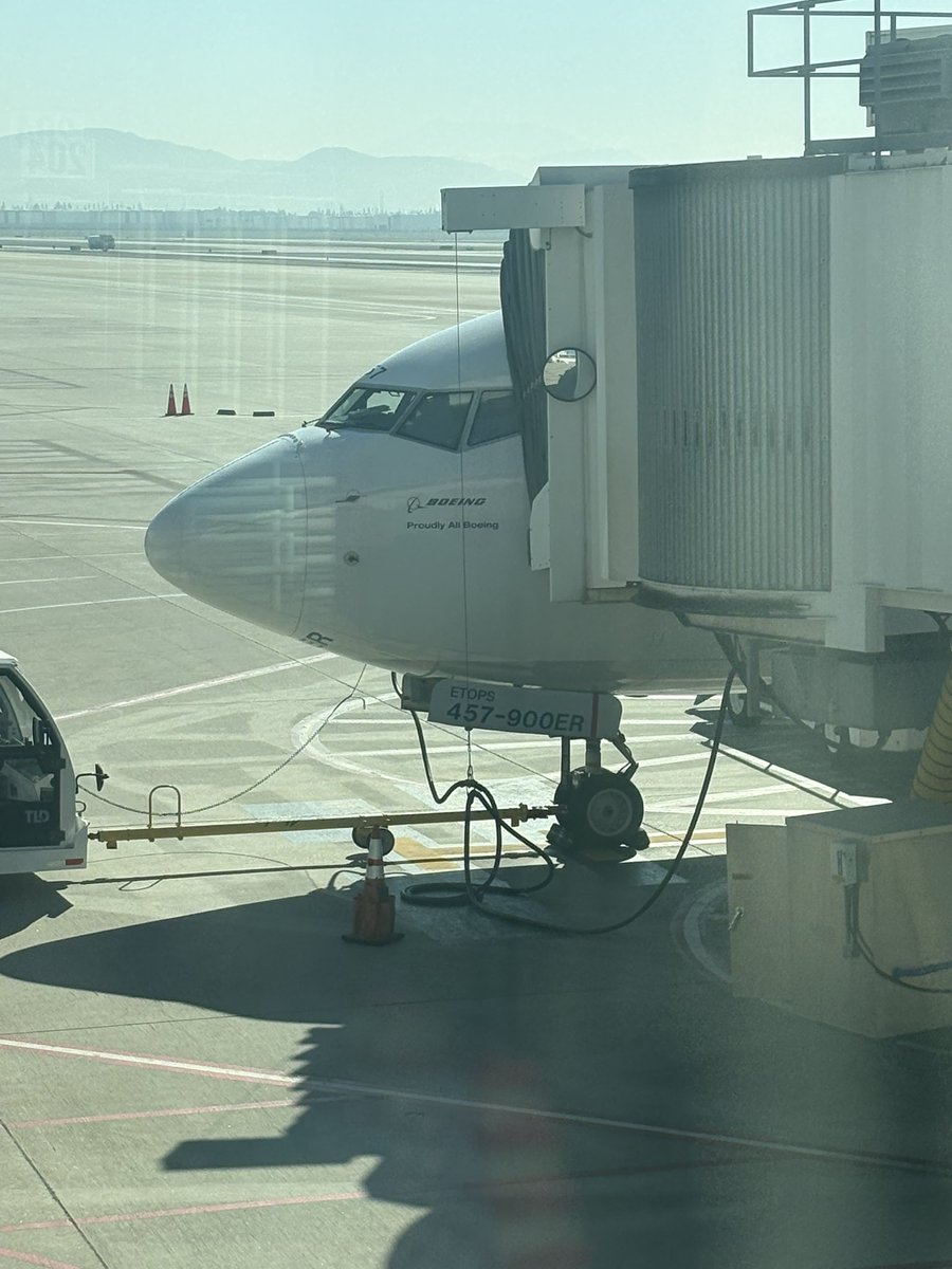 DJ_Hook's tweet photo. @AlaskaAir wing flap looked like it was missing a corner today…. didn’t look normal. FYI. https://t.co/kHZ3gKnOCB