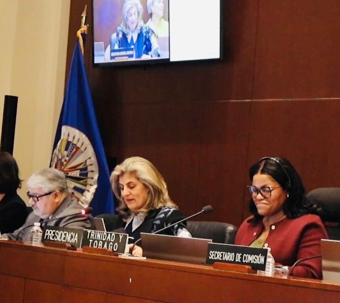 Laura Gil tweet media