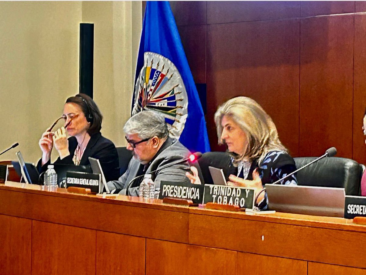 Laura Gil tweet media