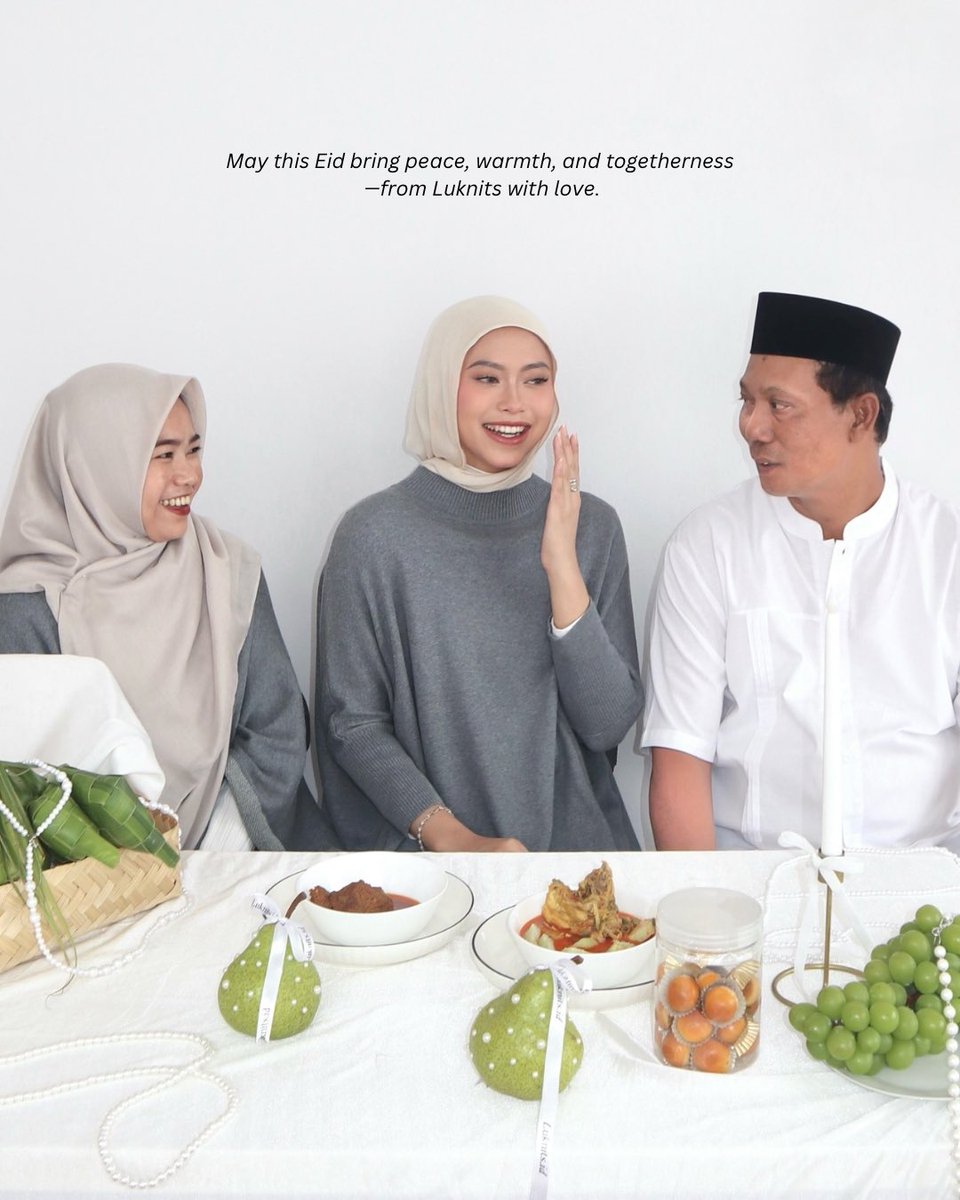 Luknits_id's tweet photo. Selamat Hari Raya Idul Fitri bagi Luknits Babes yang merayakan🍀💚 

ps. jangan lupa makan opor hari ini🤤 https://t.co/YK9G7OumhD