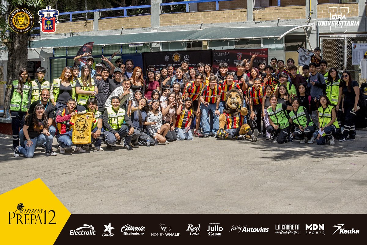 LeonesNegrosCF's tweet photo. GRACIAS POR ESTE RECIBIMIENTO CON GARRA 🤝 #Prepa12 @sems_udg 📚🇧🇪
Nos seguimos viendo, ahora para rugir en el Jalisco este #DomingoDeLeones. 🎖️ Invitados Especiales. 👋🦁 https://t.co/abg1SCv1F0