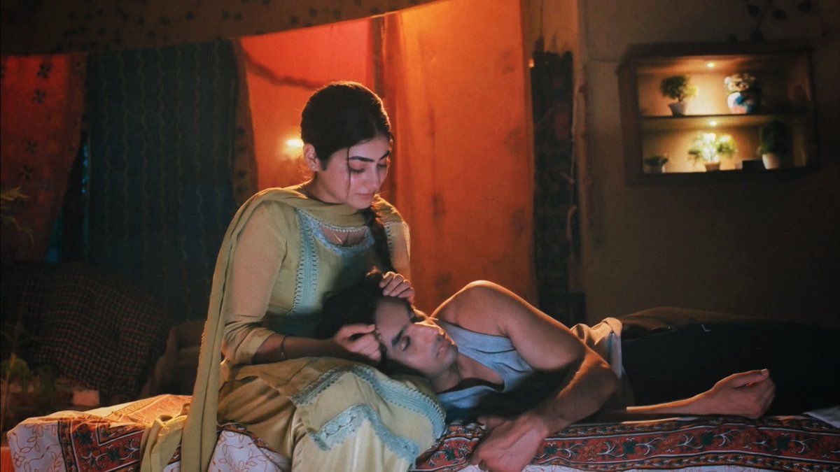ishqnazariya's tweet image. ohh this scene, the sukoon and calm on nawab's face and the love on heer's ughh my heartt #needit

#tujulietjattdi • #heewab