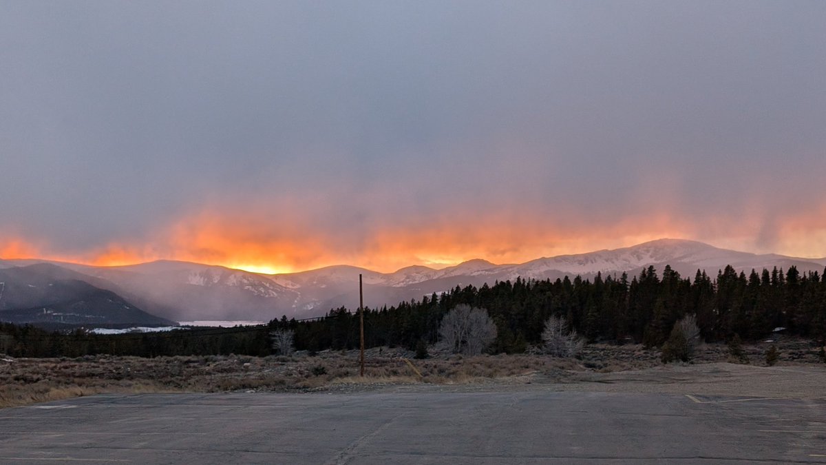 ourplayandart's tweet image. #Overcasting sky
Burning horizon 
Magnificent nature
#haiku
#beautifulnature
#poetic
#vss365
#writingcommunity