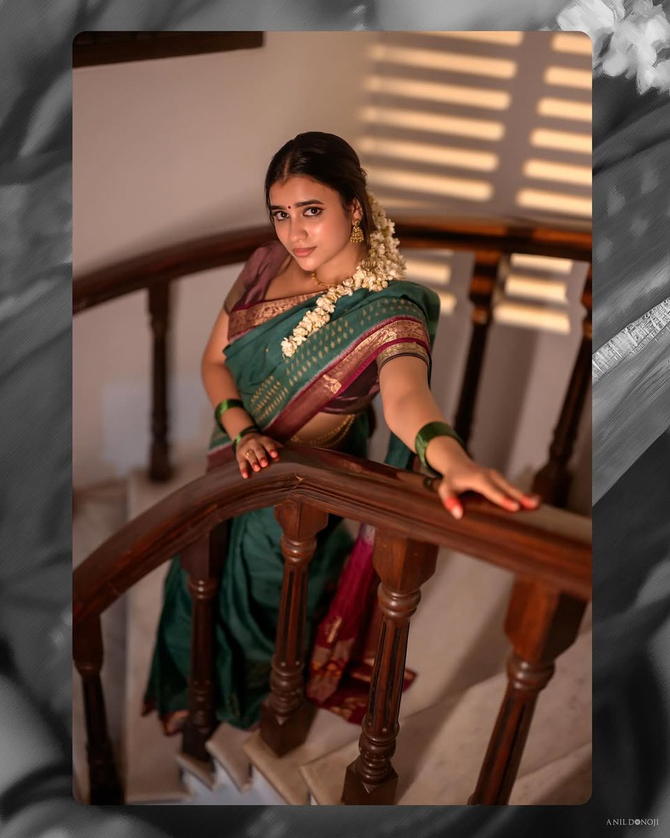 James Bond tweet media