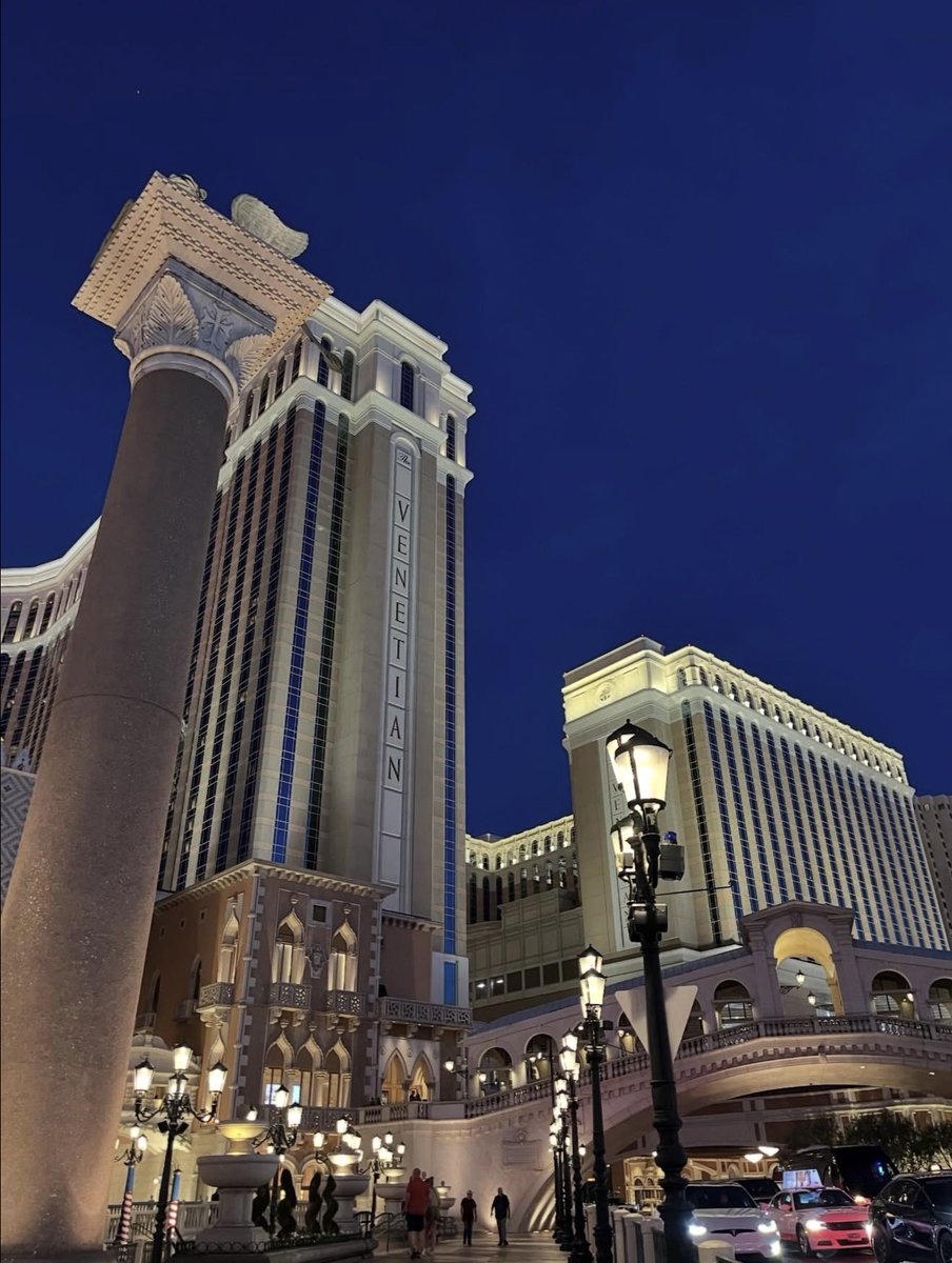 Man of the Library 📚 tweet media