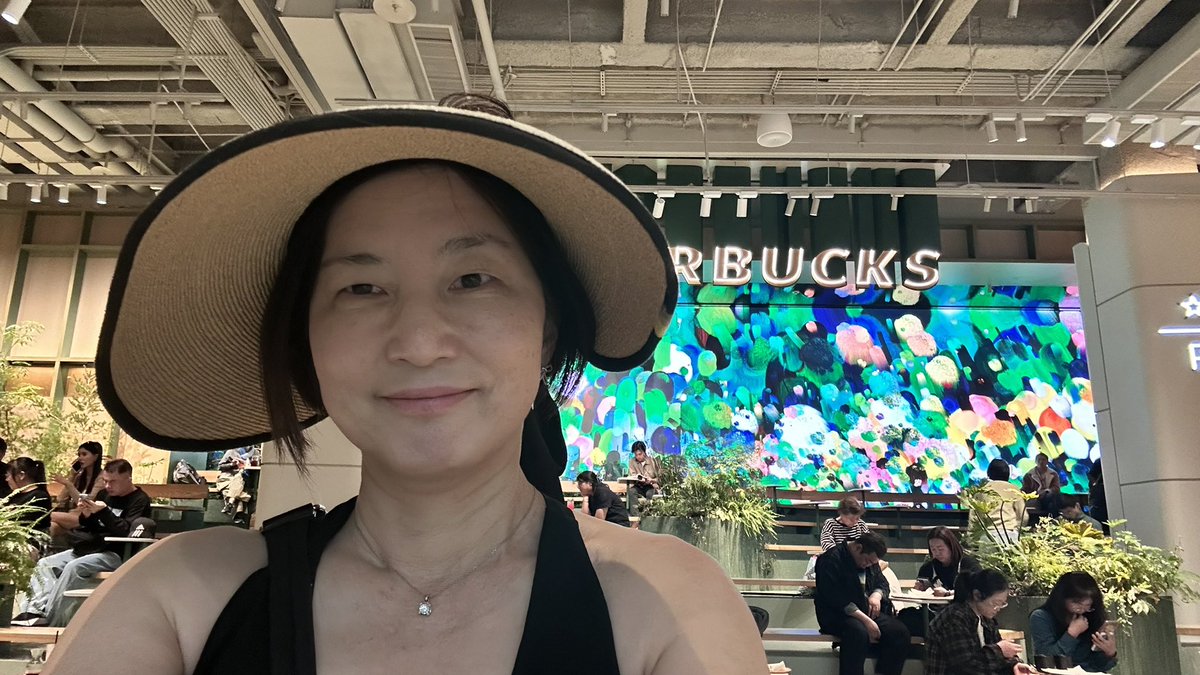 TsoNatalie's tweet photo. First time back to #Taiwan in 3 years and discovered this beautiful Starbucks Reserve! https://t.co/C1CeRFOemM