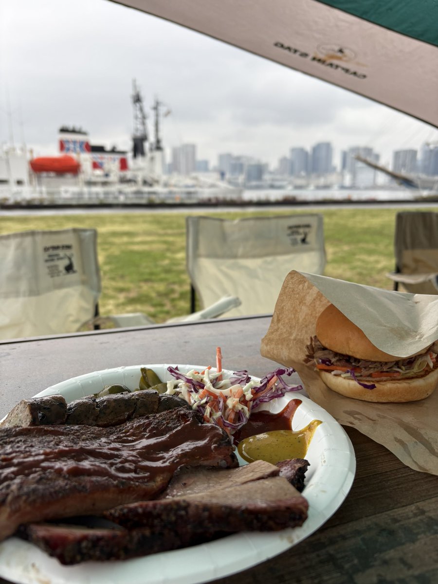 Tatsu_Itami's tweet photo. 晴海BBQBashでの朝食。優勝。
(雨なので並んでいない(人がいない))
#BBQBash https://t.co/5OORfoUqOI