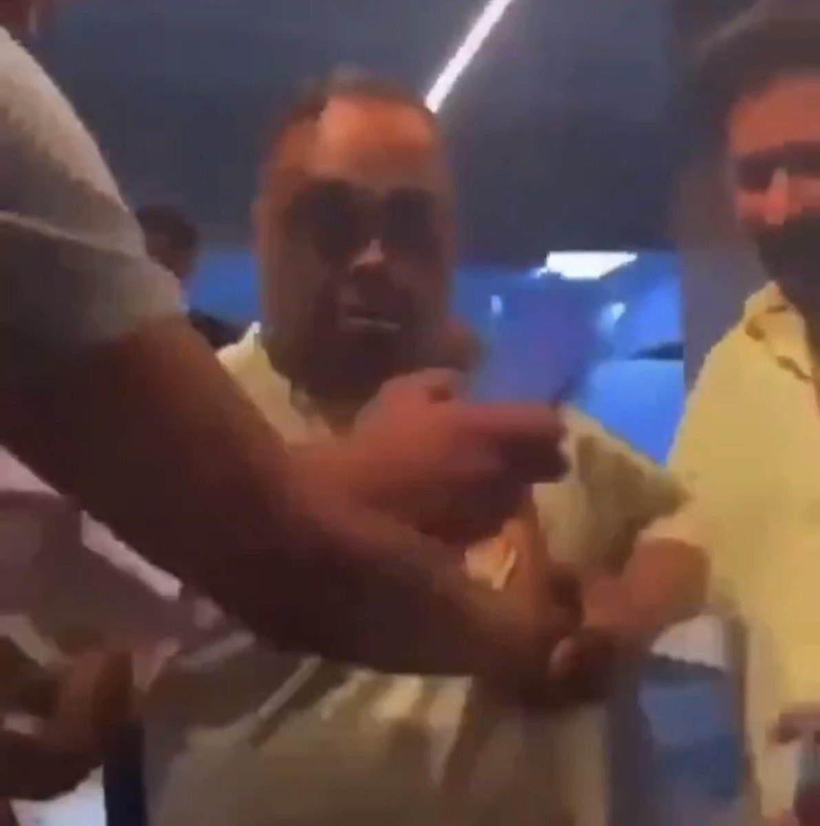 ‏ فالكون tweet media