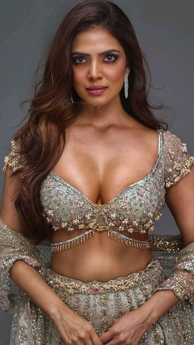 Idhaya_Otas's tweet image. Morning Vibe This or That!
Which Room you want to enter first? 🥵 😋 

Room 1                          Room 2 
Malavika                        Kayadu