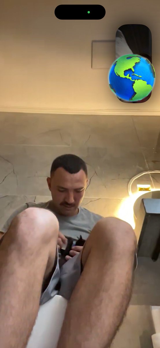 solarein's tweet photo. bruno sendo pai dando mamadeira pra sua criança https://t.co/WBthIpZS5N