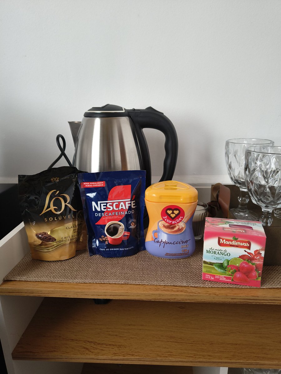 bah_cm's tweet photo. Do tribunal das pequenas alegrias da vida adulta: hoje eu preenchi a mesinha de café do meu consultório como eu tanto queria. Isso tem um significado enorme pra mim!
Gostosinho demais poder fazer as coisas no meu tempo e do meu jeito! https://t.co/XMxEniD1YQ