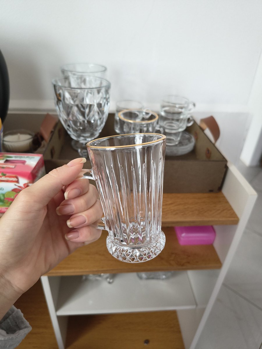bah_cm's tweet photo. Do tribunal das pequenas alegrias da vida adulta: hoje eu preenchi a mesinha de café do meu consultório como eu tanto queria. Isso tem um significado enorme pra mim!
Gostosinho demais poder fazer as coisas no meu tempo e do meu jeito! https://t.co/XMxEniD1YQ