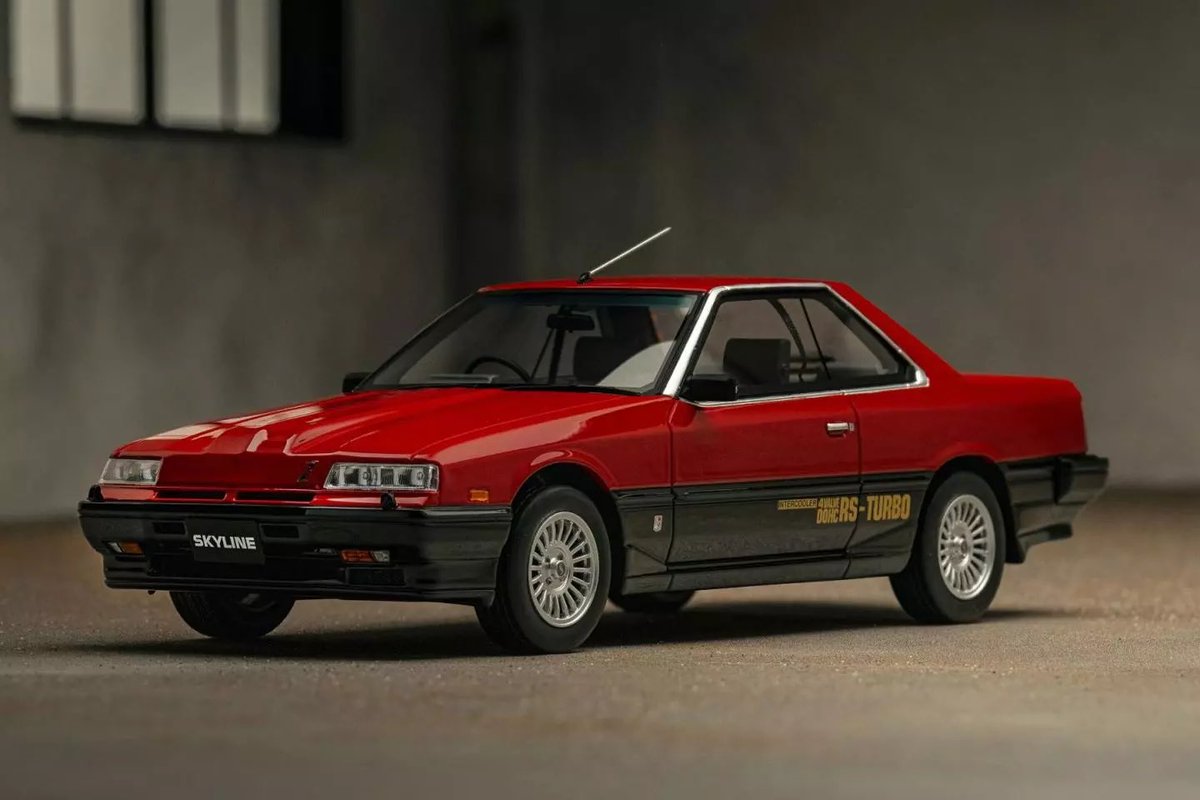 新製品情報 KYOSHO 1:18 日産 スカイライン 2000 ターボ RS-X (レッド