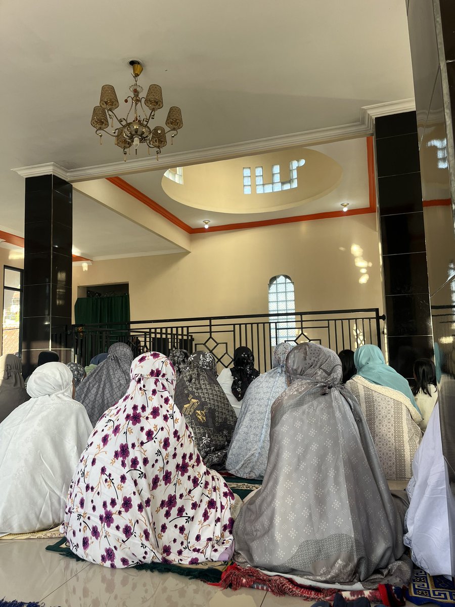 🦋🍑 tweet media