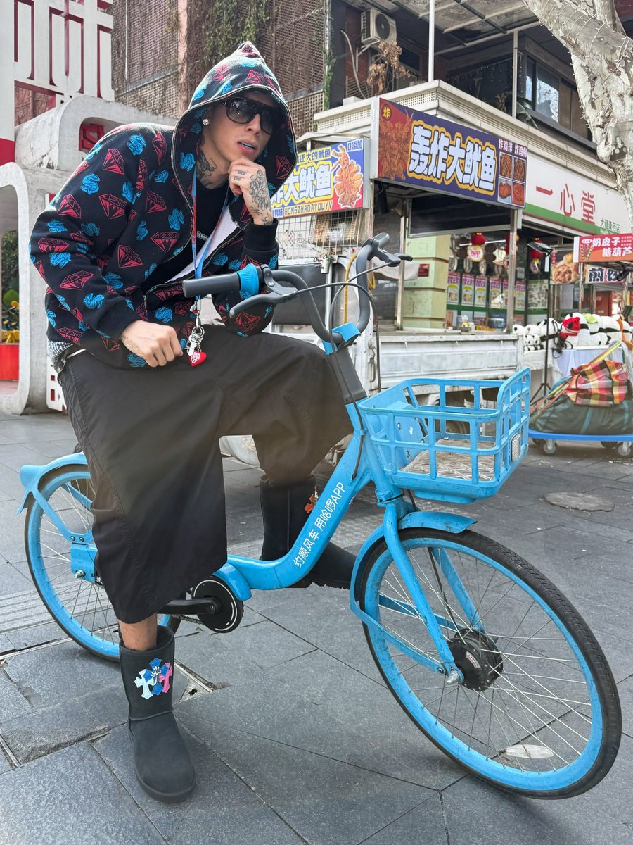 Complex Style tweet media