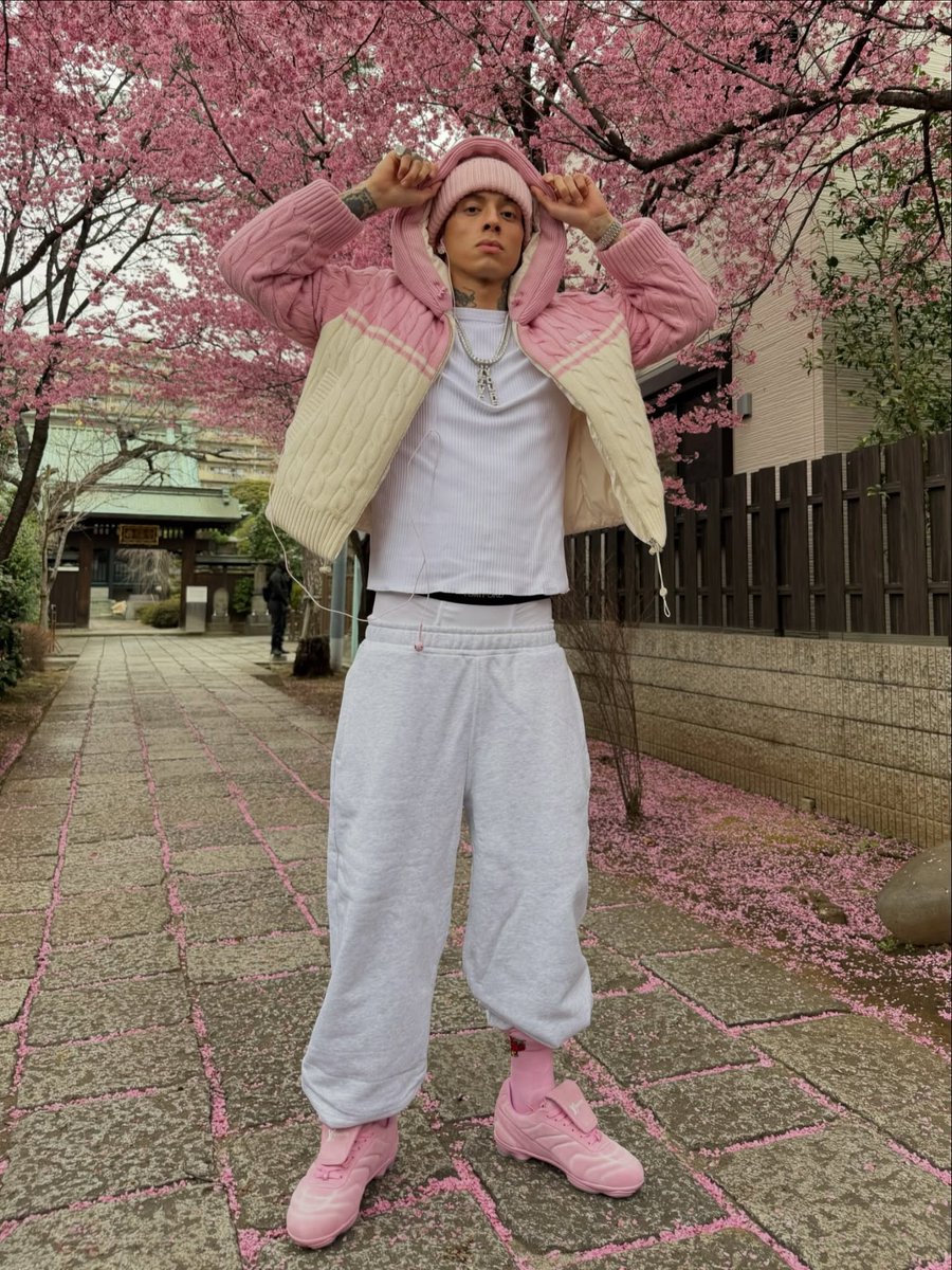 Complex Style tweet media