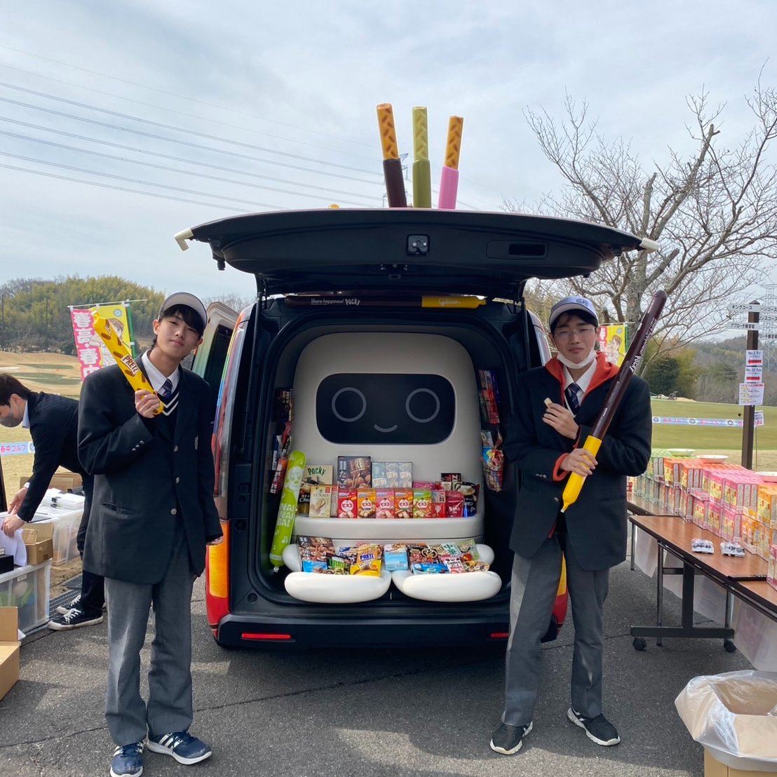 m_golf_a's tweet photo. 2025年度文部科学大臣楯争奪(第４６回)全国高等学校ゴルフ選手権大会　最終日
チェリーヒルズゴルフクラブに、グリコワゴンが応援に来てくれました！

ゴルフ場様、ご関係者の皆さま、ありがとうございます！！

＃三木市　＃兵庫県三木市　＃ゴルフのまち三木　＃全国春高　＃春中 https://t.co/d7s0YfHp5j