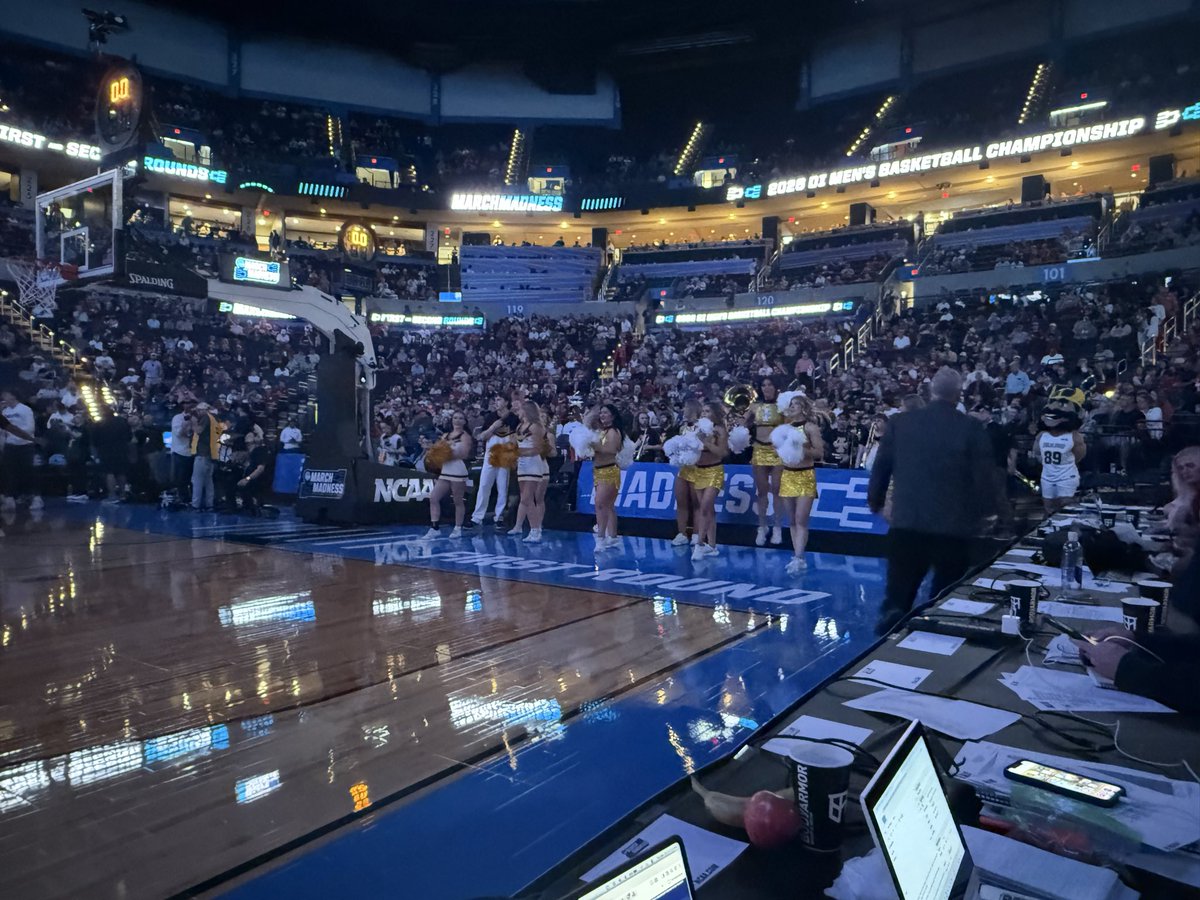 dp_geg's tweet image. My seat for the call of @VandalHoops tonight in the NCAA tournament. #FrontRow