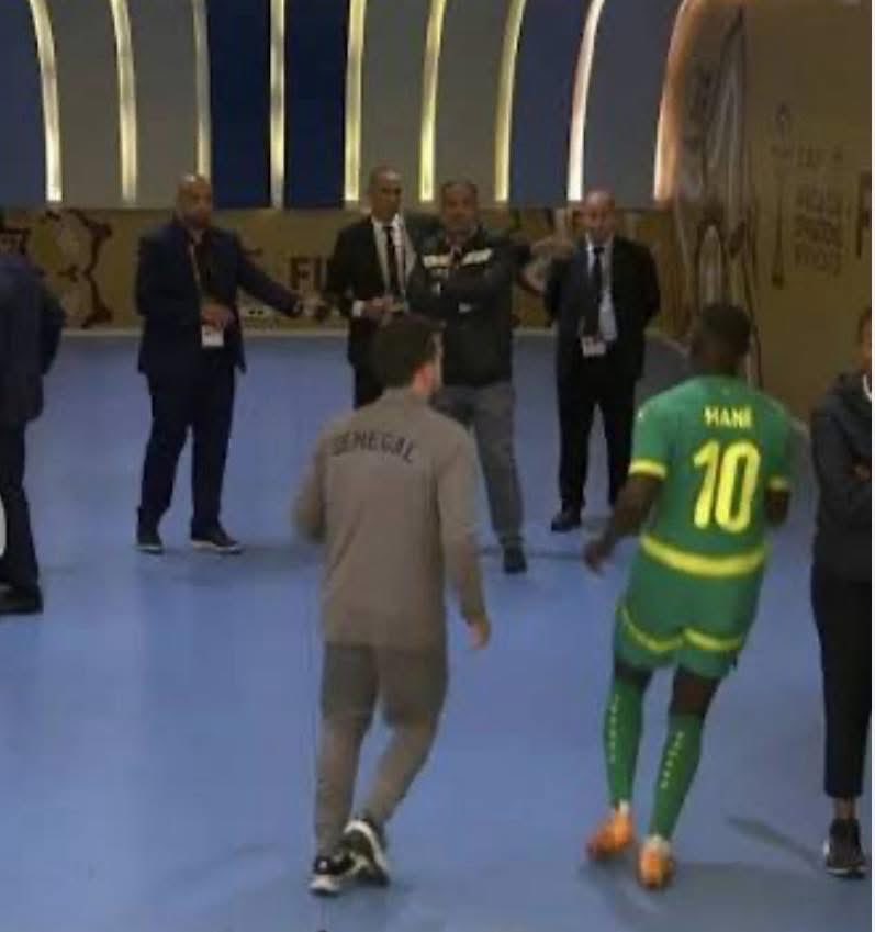 WesternSaharaQ's tweet photo. Les articles 82 et 84 de la #CAF en personne ..
Je croyais pas avant qu’il existait des gens qui défendent ce comportement..
#Senegal #Maroc #afcon #afconfinal https://t.co/brP9OGRfpQ