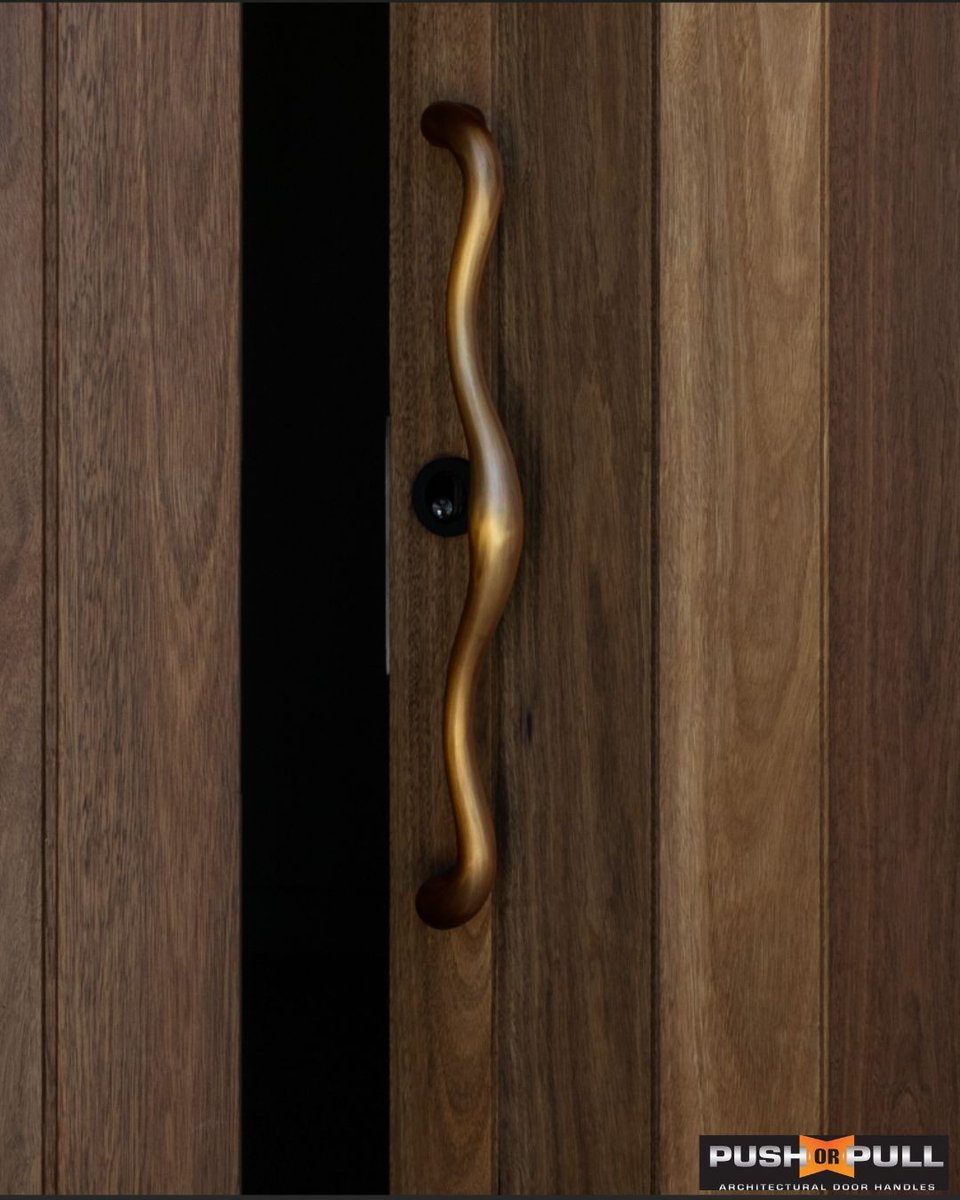 Push or Pull tweet media