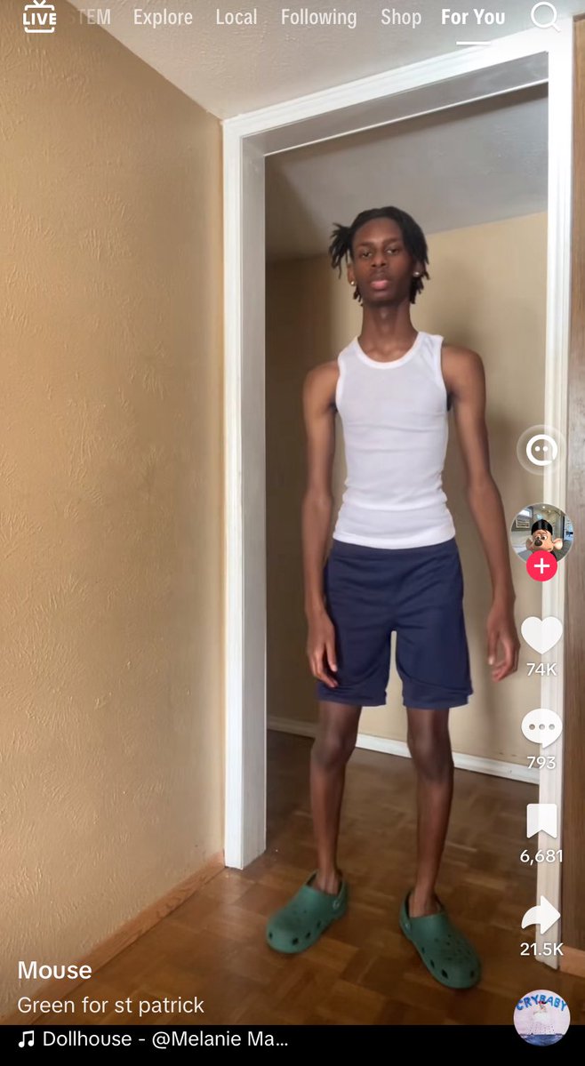 mayveespinked's tweet image. Bro probably doesn’t even know what a thigh gap is why cant my legs look like this 💔💔 #veryrandom #thinspo