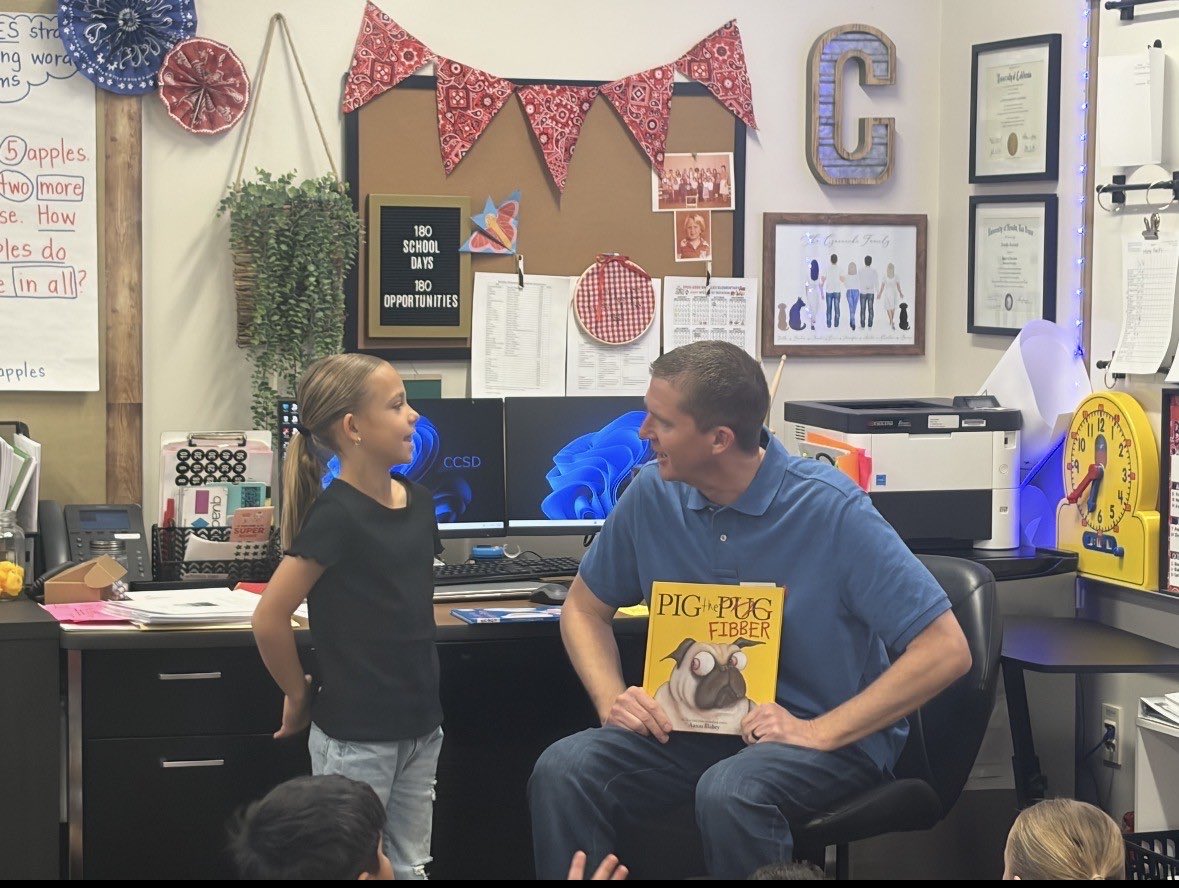 JasonPatchettNV's tweet photo. I had a wonderful time celebrating Nevada Reading week at Smalley Elementary School.  I read Pig the Pug Fibber one of my favorites. Thanks for having me!
 
#Patchett4Nevada #Readingweek https://t.co/2dpbTwFpHp