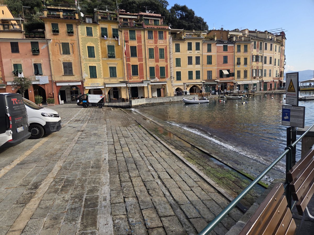 例のアレ: tweet media